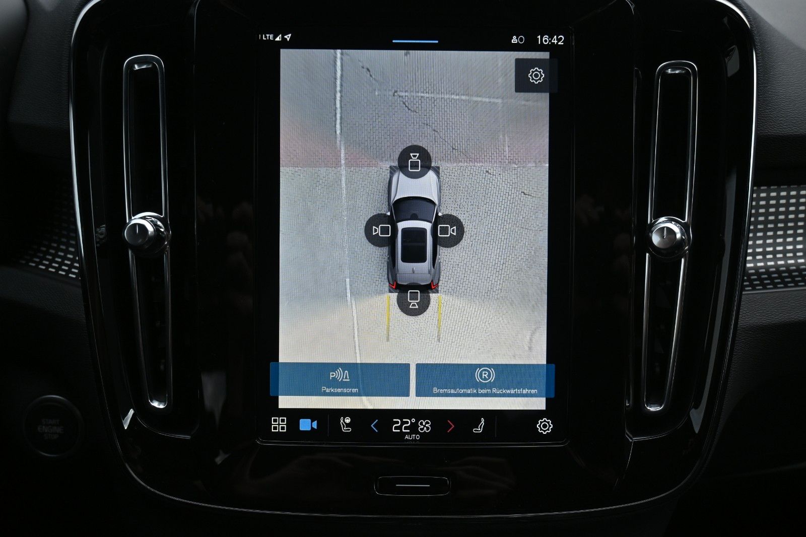 Fahrzeugabbildung Volvo XC40 B3 DSG Plus Dark*360°*ACC*AHK*Allwetter