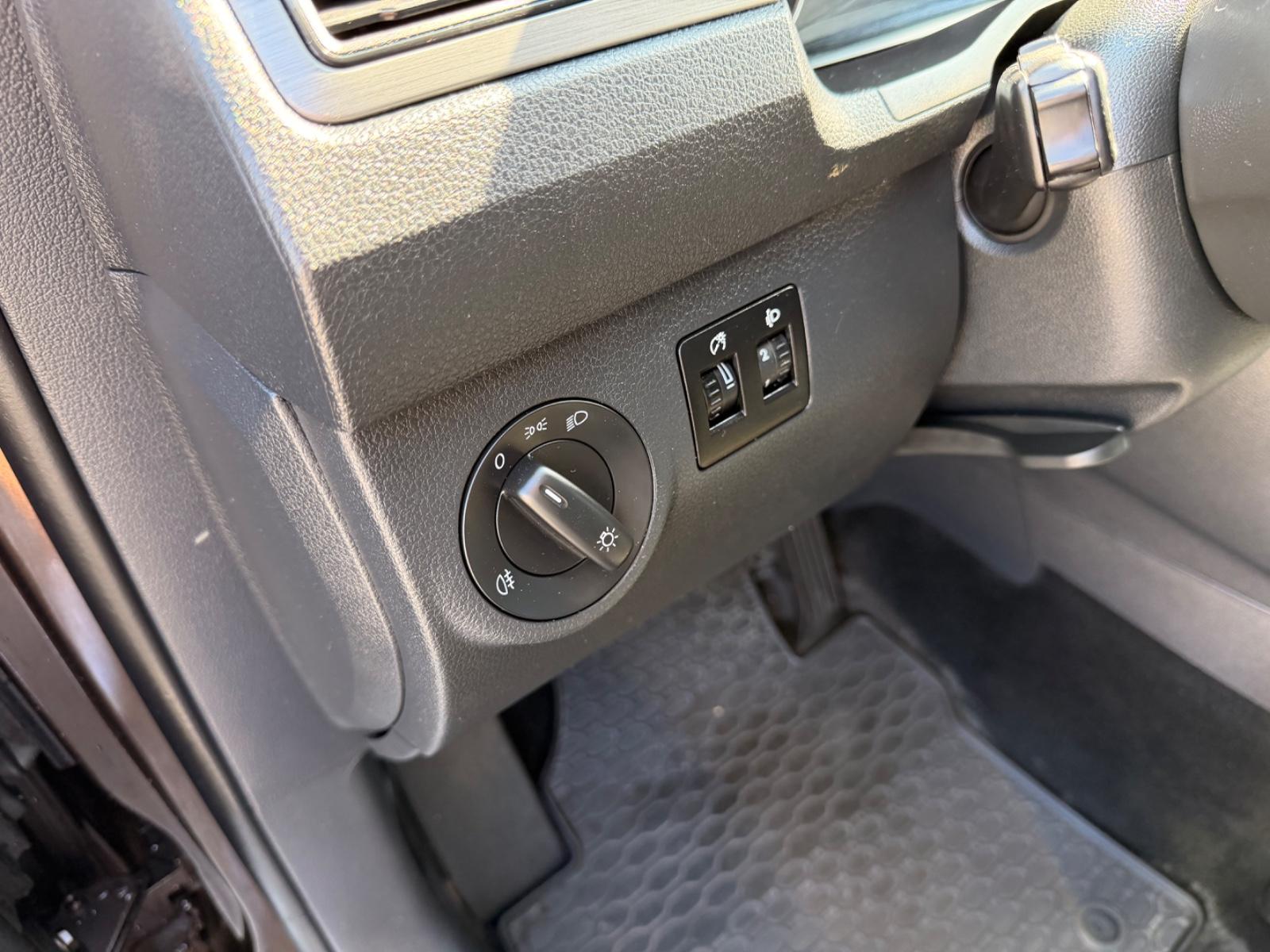 Volkswagen Caddy 2,0 TDI Aut / 7xSITZER / AHK / NAVI / STHZ