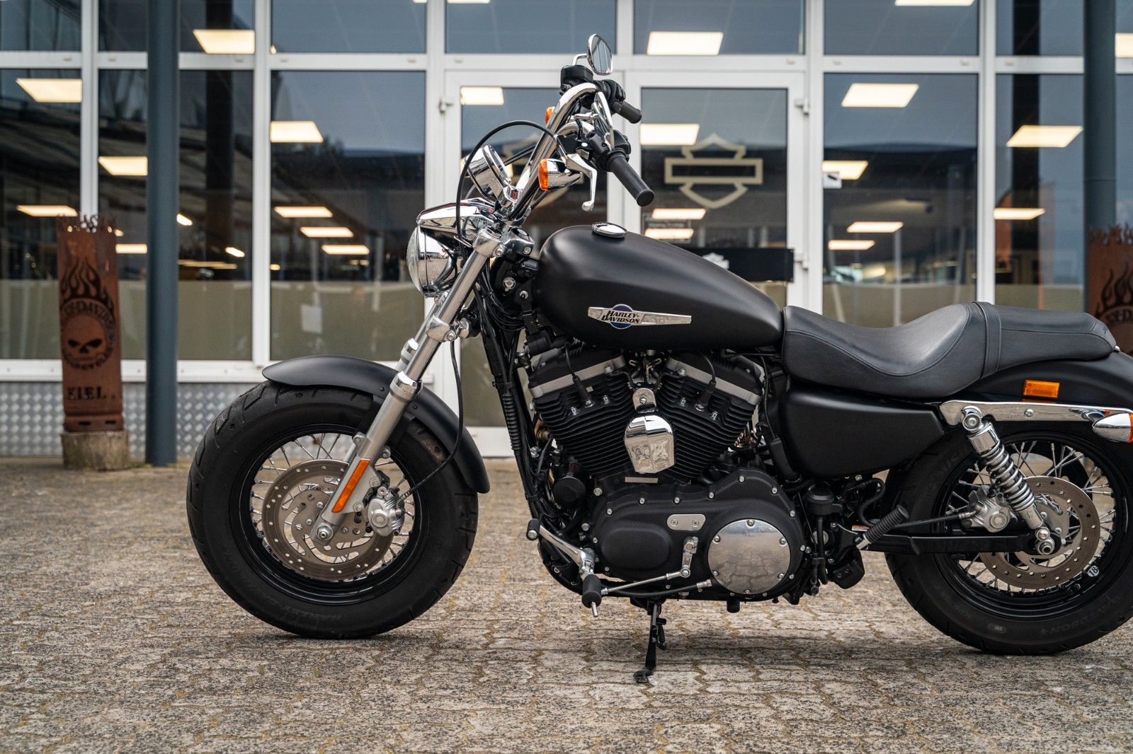 Fahrzeugabbildung Harley-Davidson Sportster XL1200CB Custom Limited -Vance&Hines-