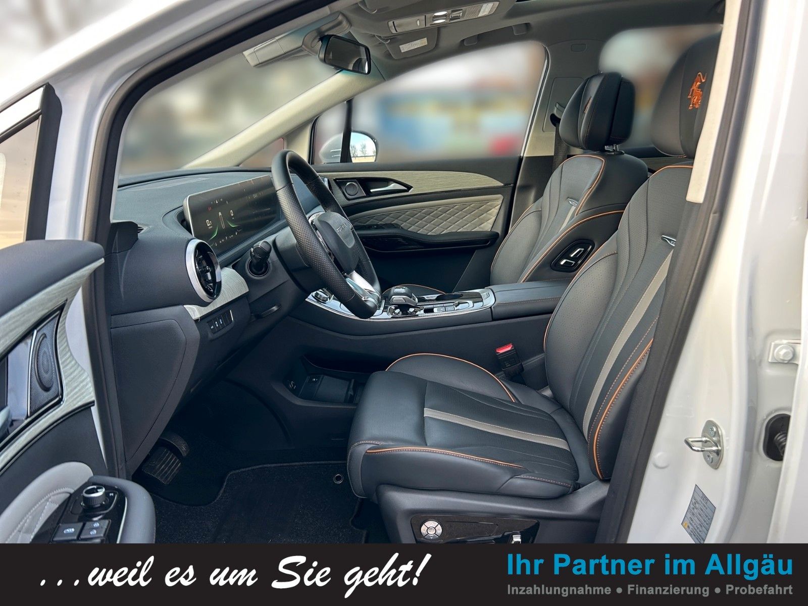 Fahrzeugabbildung DFSK FORTHING 4U 7SITZ 1.5T AT NOBLE AHK PANO