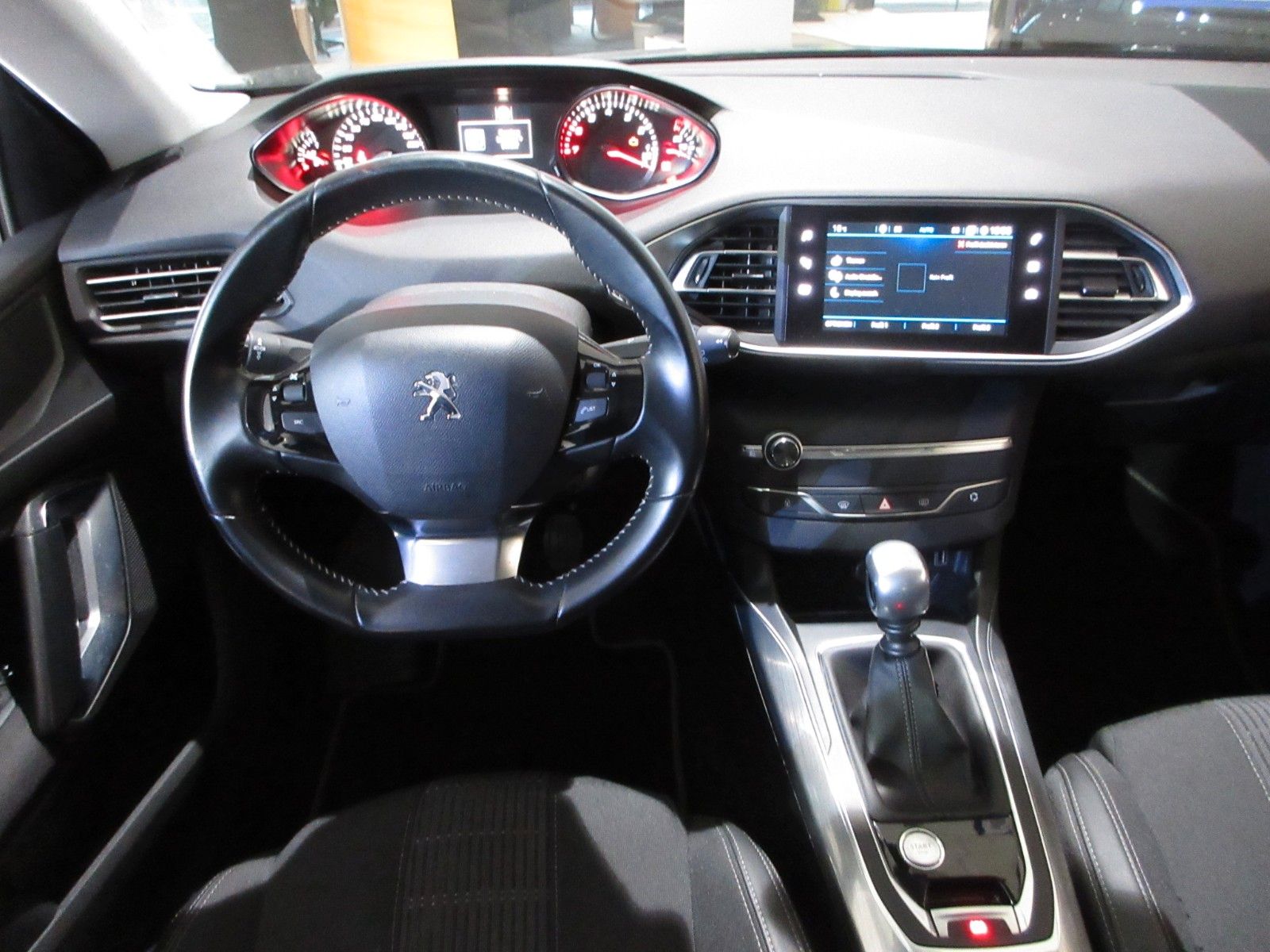 Fahrzeugabbildung Peugeot 308 SW Allure 1.2T LED/NAVI/PDC/R´CAM/BLIS