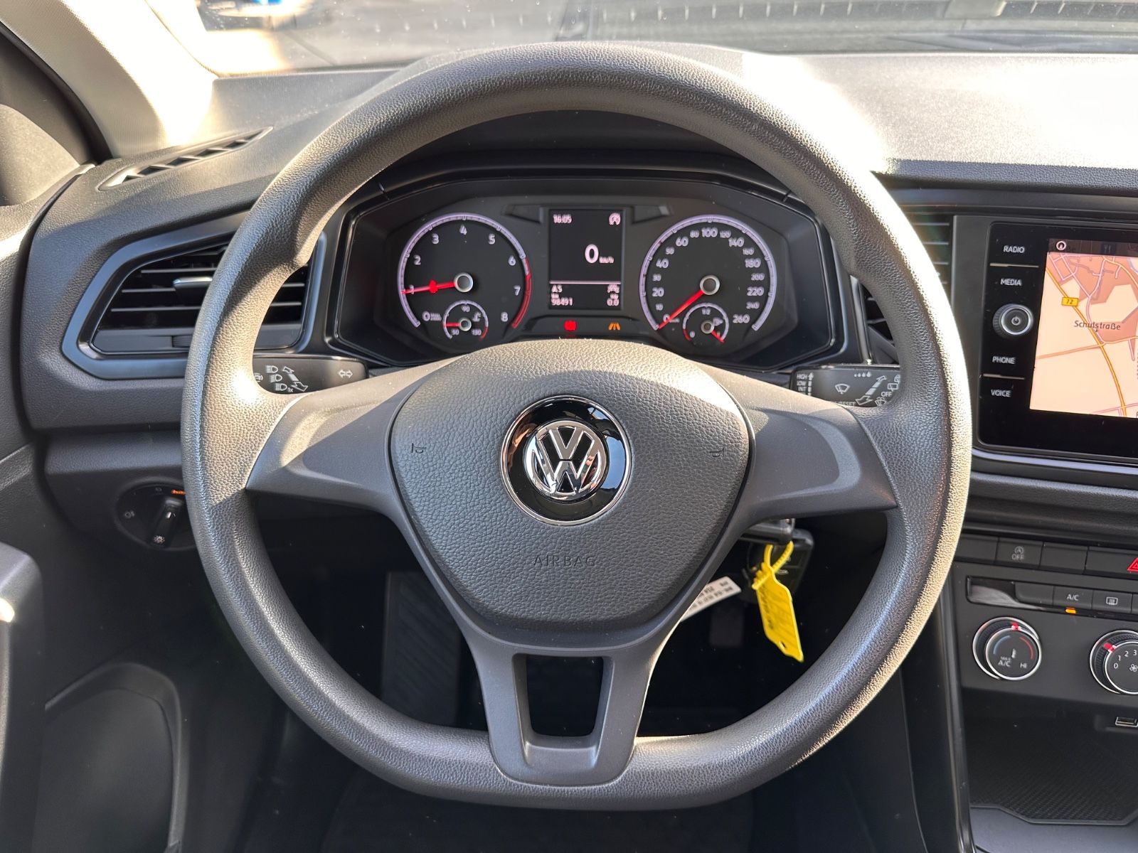 Fahrzeugabbildung Volkswagen T-Roc 1.0 TSI AHK/Navi/APP/PDC/GJR/LM 16"
