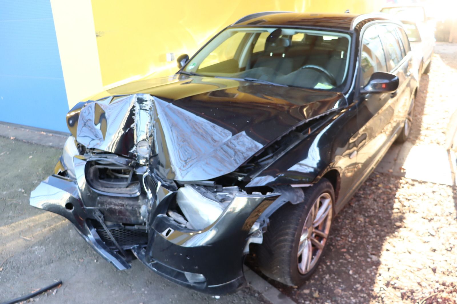 Fahrzeugabbildung BMW 318 i Touring * Xenon * SHZ * Navi