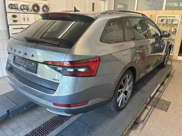 Superb Combi 2.0TDI Sportline 4x4 KAM+NAVI+ACC