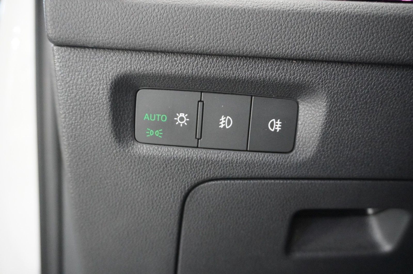 Fahrzeugabbildung SKODA Octavia 2.0D SCOUT 4X4 DSG NAVI/LED/KAMERA/AHK