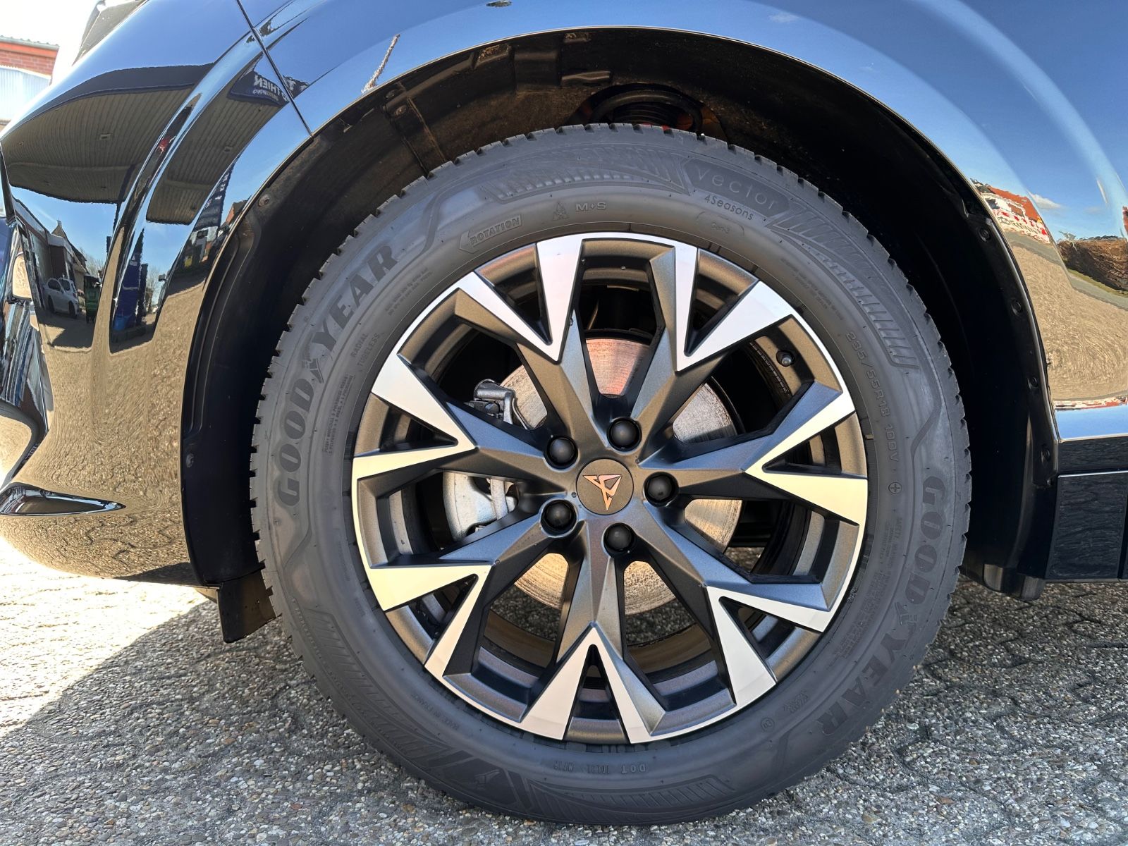 Fahrzeugabbildung CUPRA Terramar 1.5 eTSI DSG AHK/Navi/ACC/LED/SHZG/GJR