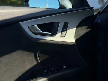 صورة مصغرة 11 لـ 2011 AUDI A7