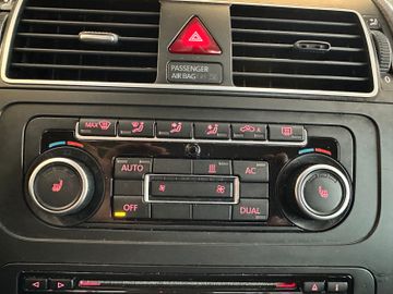 Volkswagen Touran Highline *AHK*Xenon*DAB*Klima*Navi*Kamera