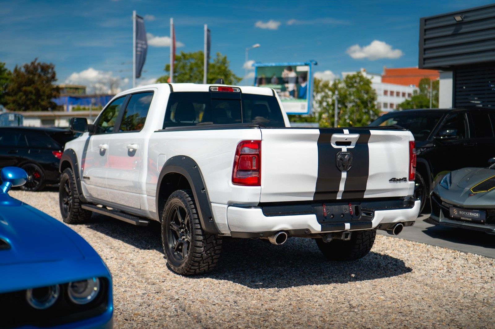 Fahrzeugabbildung Dodge RAM 5.7 V8 HEMI 4x4 OFFROAD Night-Paket LONGBED
