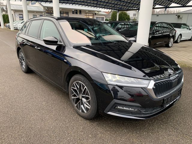 Skoda Octavia Combi Clever,AHK,LED,Carplay,Pano