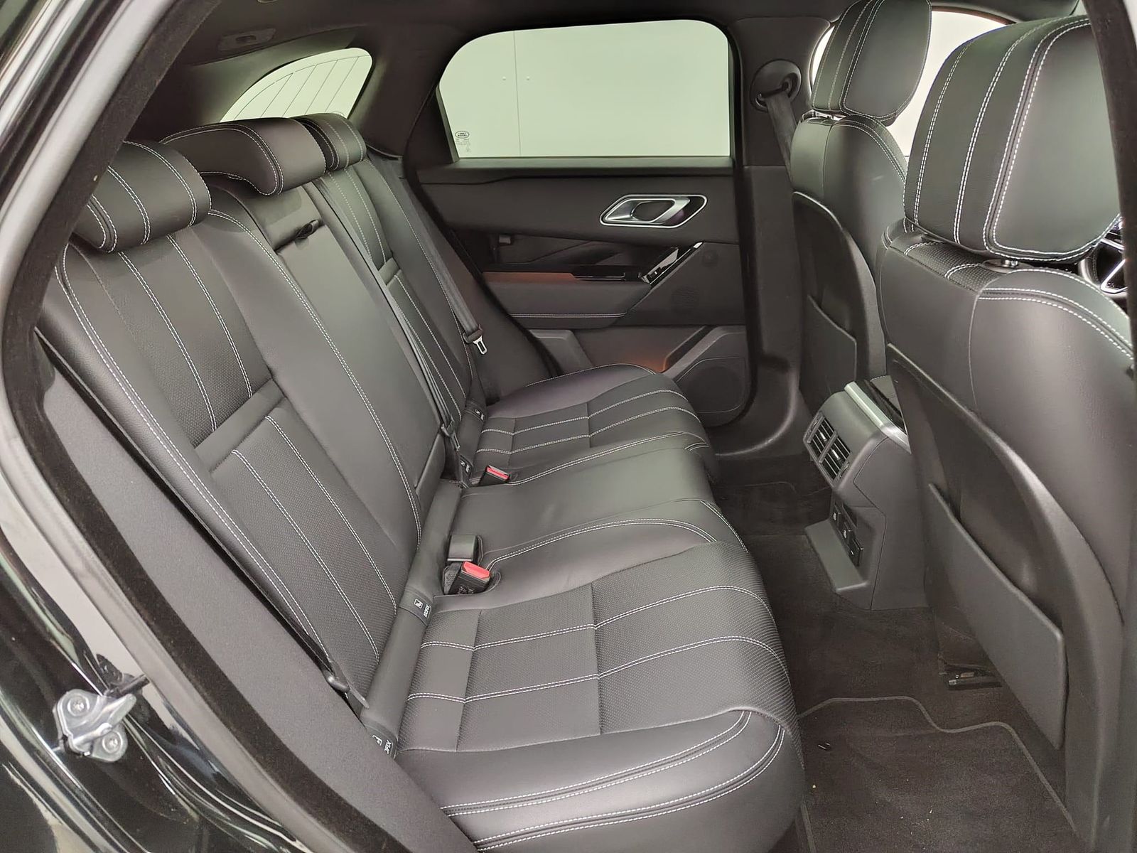 LAND ROVER Range Rover Velar  P400e S Pano Winter Black – Bild 12