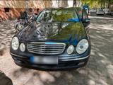 Mercedes-Benz Mercedes Benz E 240 - Mercedes-Benz E 220 mit Benzin-Antrieb: Limousine