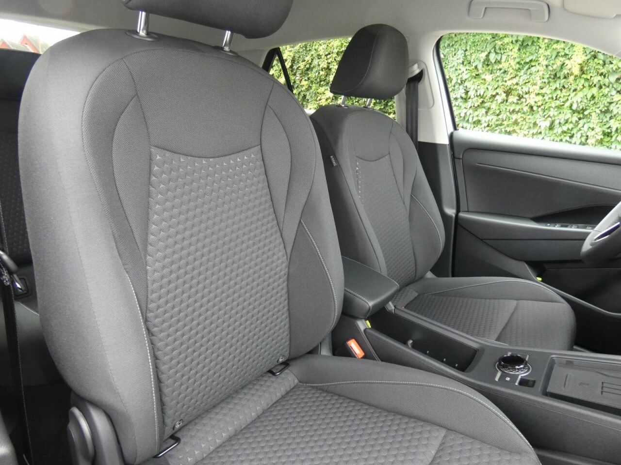 Volkswagen T-Roc Life T-Roc 1.5 eTSI DSG Life LED AHK SHZ R foto 4