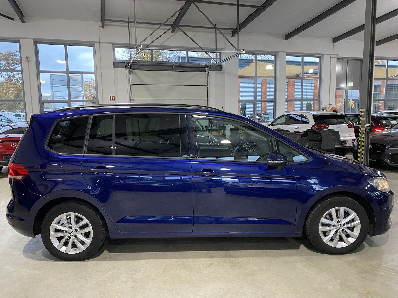 Fahrzeugabbildung Volkswagen Touran 1.6 Tdi Comfortline/7-Sitzer/AHK/SH/