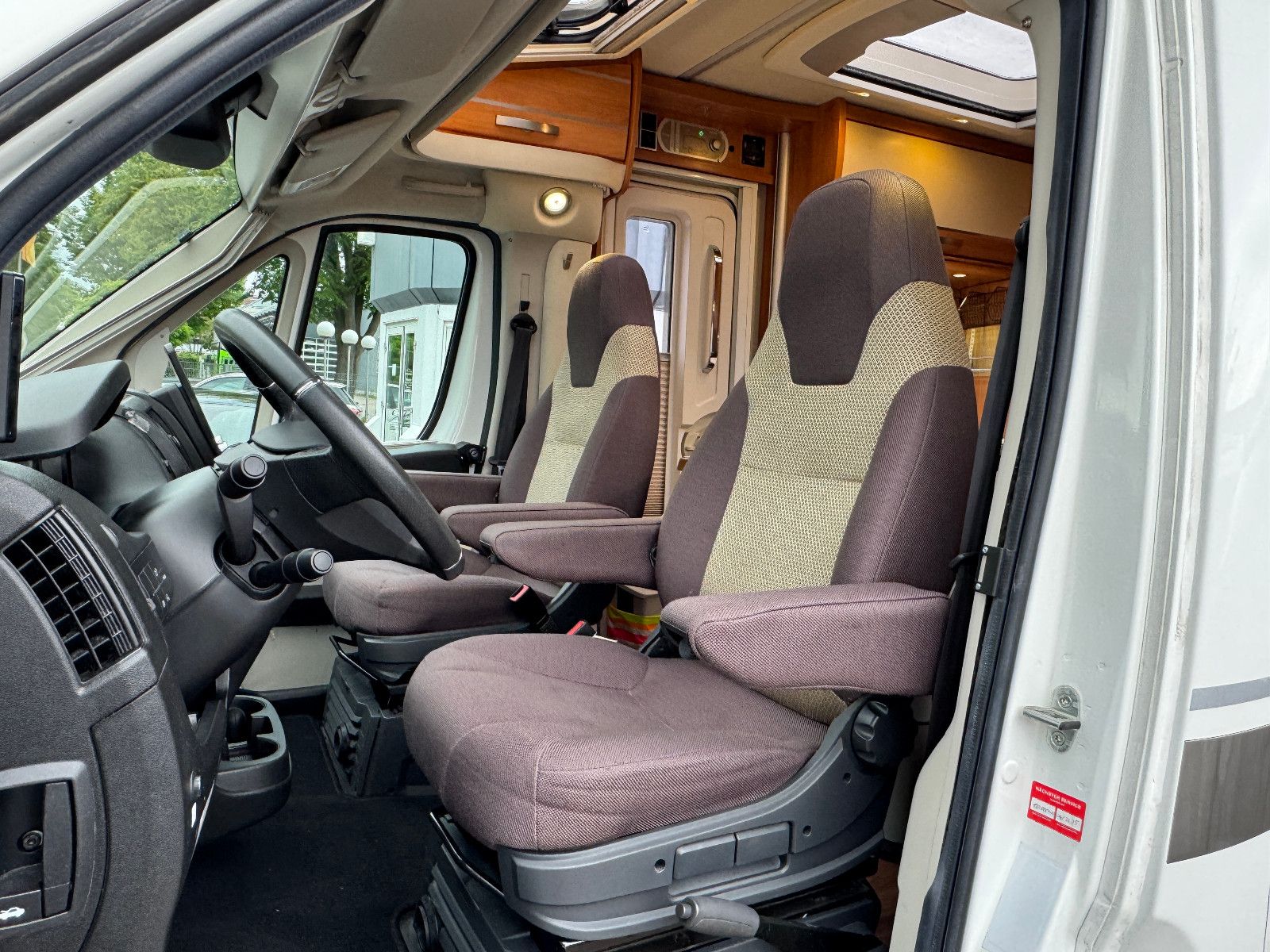 Fahrzeugabbildung HYMER / ERIBA / HYMERCAR EXSIS-T 588 AUTOMATIK ALKO LITHIUM 240 AH SOLAR
