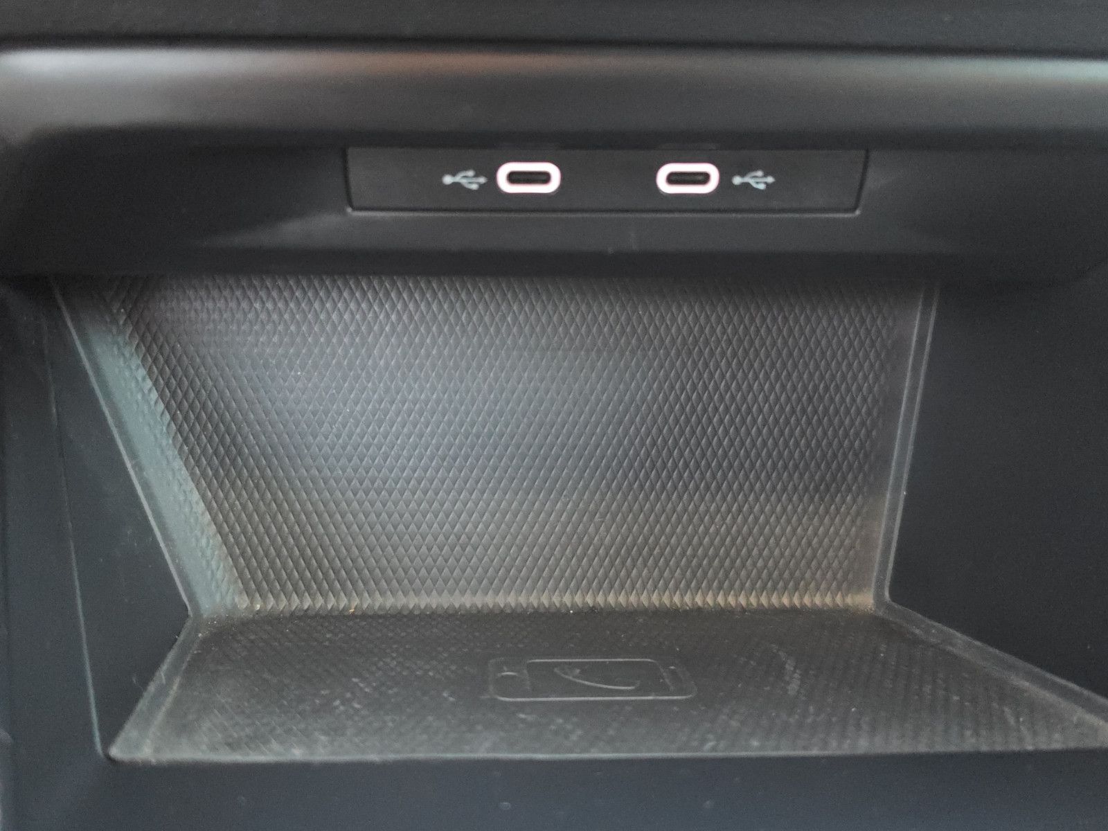 Fahrzeugabbildung Volkswagen Golf VIII Variant Life AHK ACC SHZ LED Apple Car