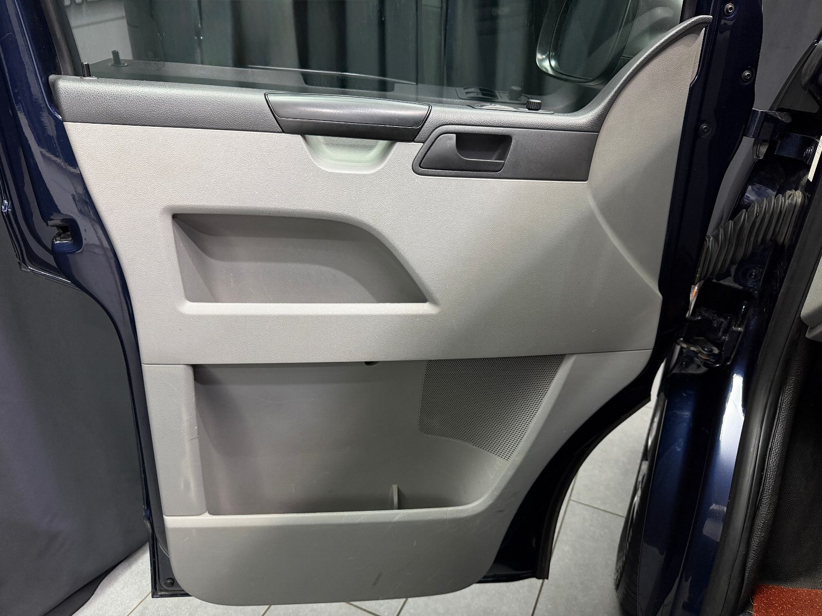 Fahrzeugabbildung Volkswagen T5 Transporter Kasten |KLIMA|1.HAND|RECARO|UMBAU
