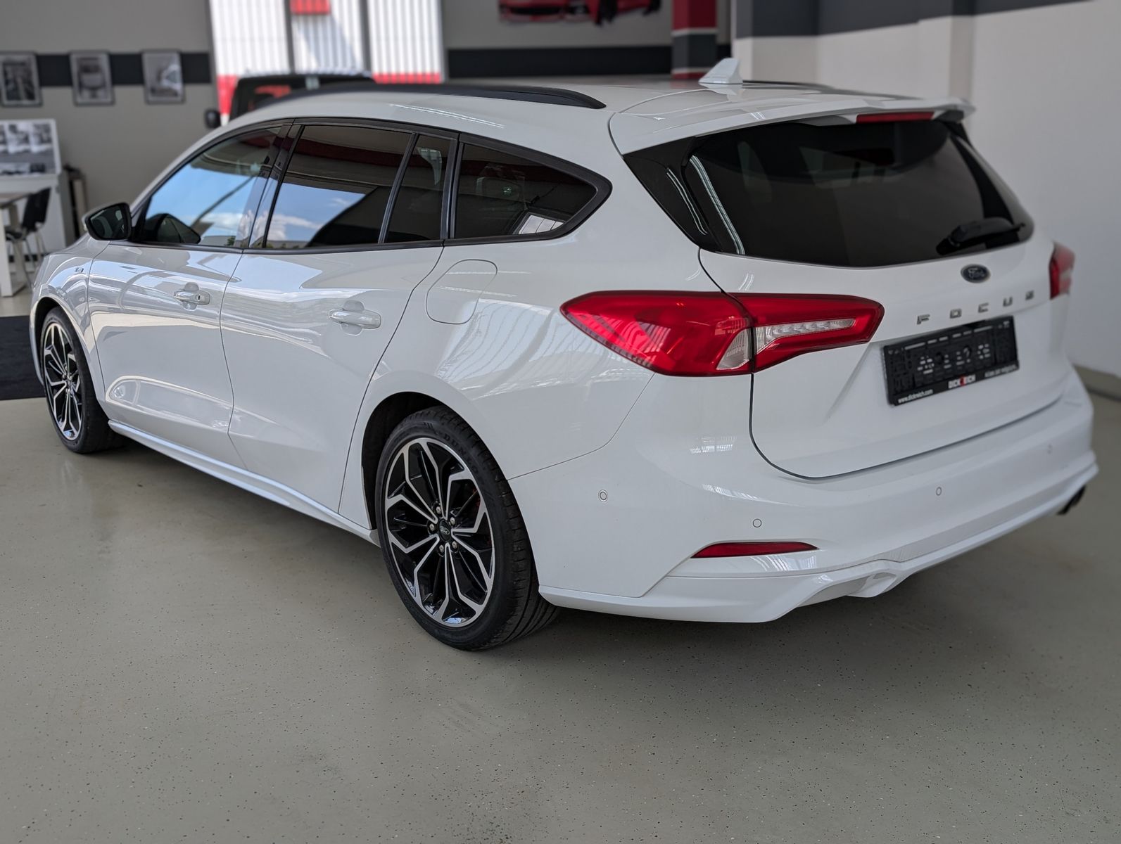 Fahrzeugabbildung Ford Focus ST-Line X LED AHK TEMP LHZ SHZ CAM APPLINK
