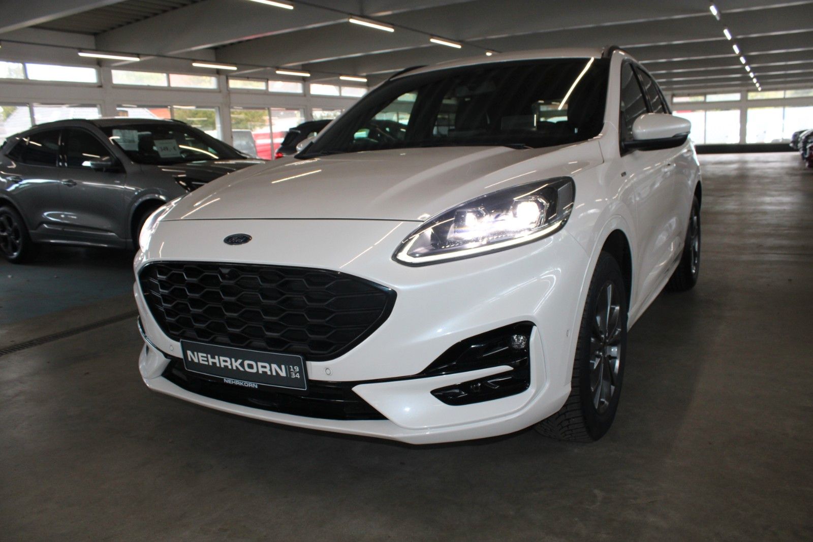 Fahrzeugabbildung Ford Kuga ST-Line X Aut. AWD LED AHK ACC HUD WinterP