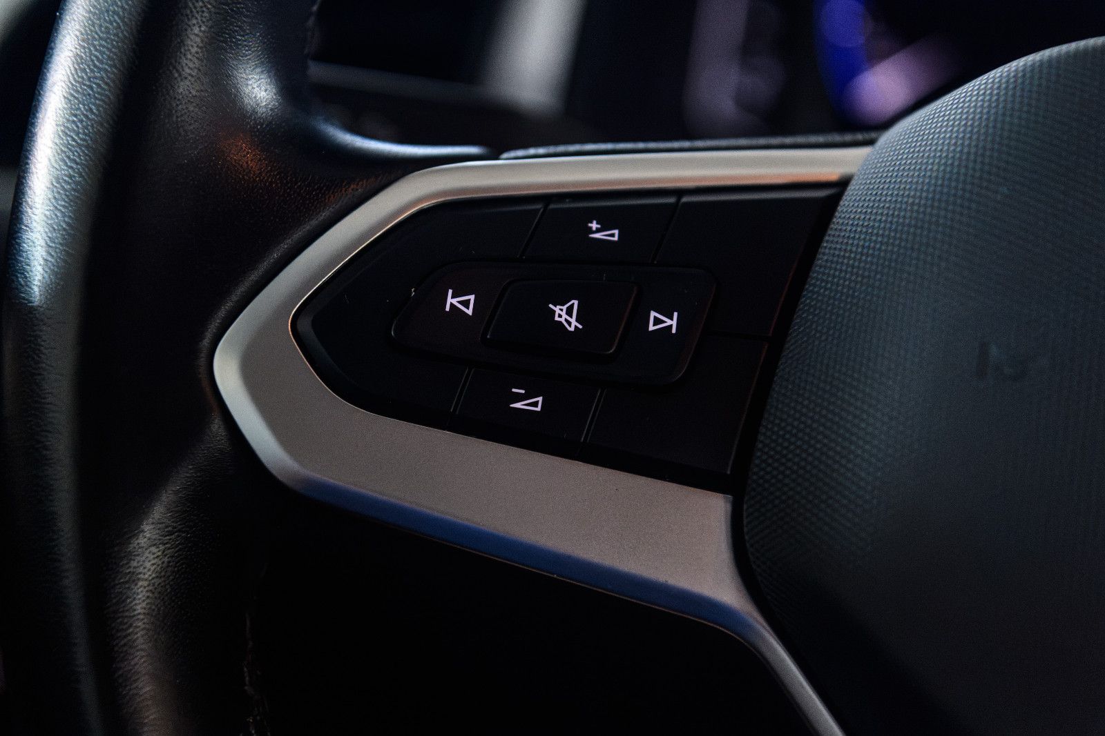 Fahrzeugabbildung Volkswagen T-Roc Life +LED+AW+Cockpit PRO+Park Assist+Ascot