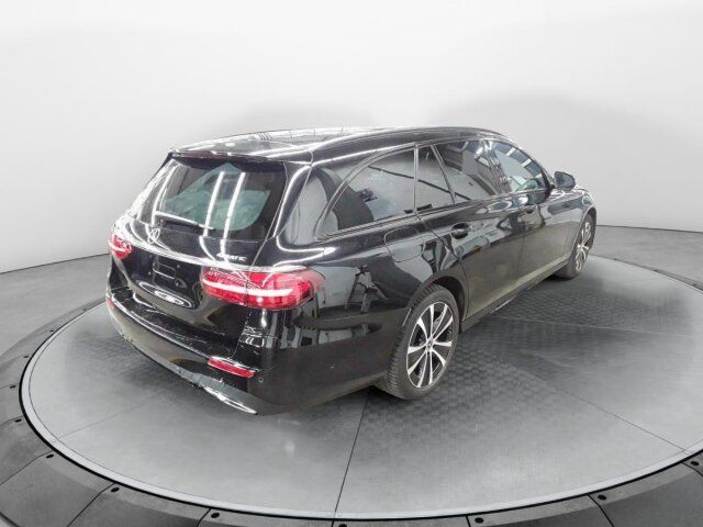 Fahrzeugabbildung Mercedes-Benz E 300 T de 4M AMG+AHK+Distr+Burm+ R-Kamera+Carpl