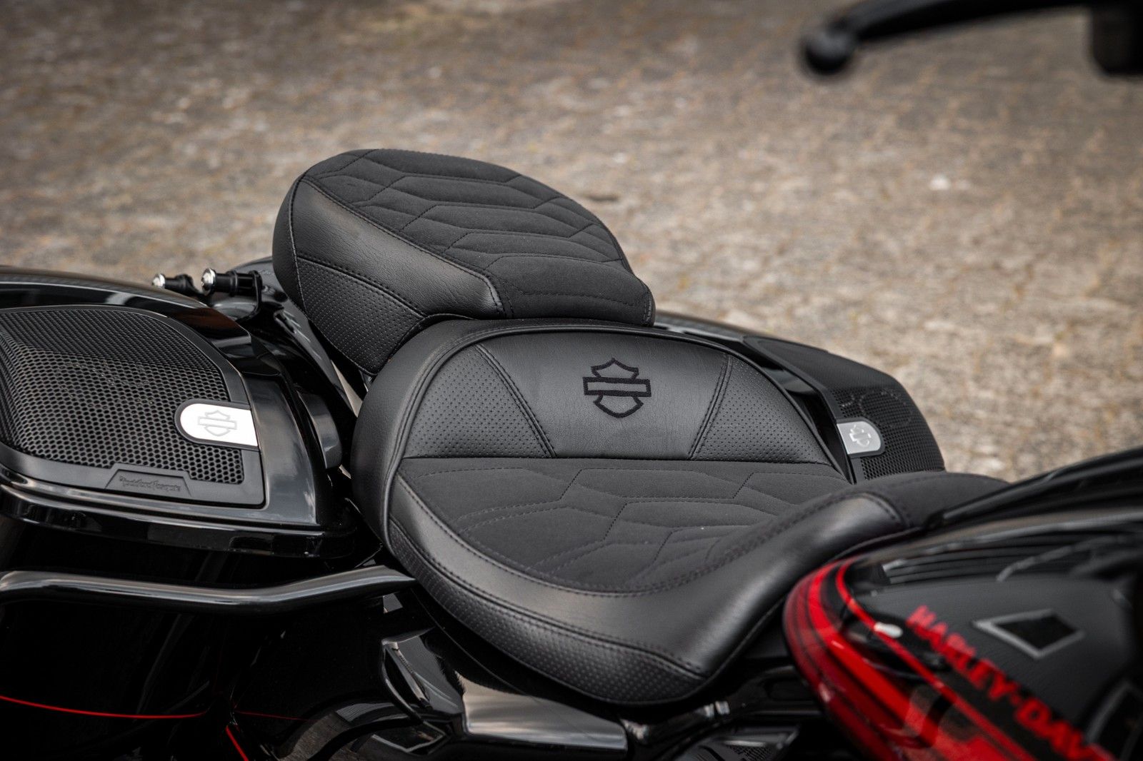 Fahrzeugabbildung Harley-Davidson CVO ROAD GLIDE 117 FLTRXSE - JEKILL&HYDE