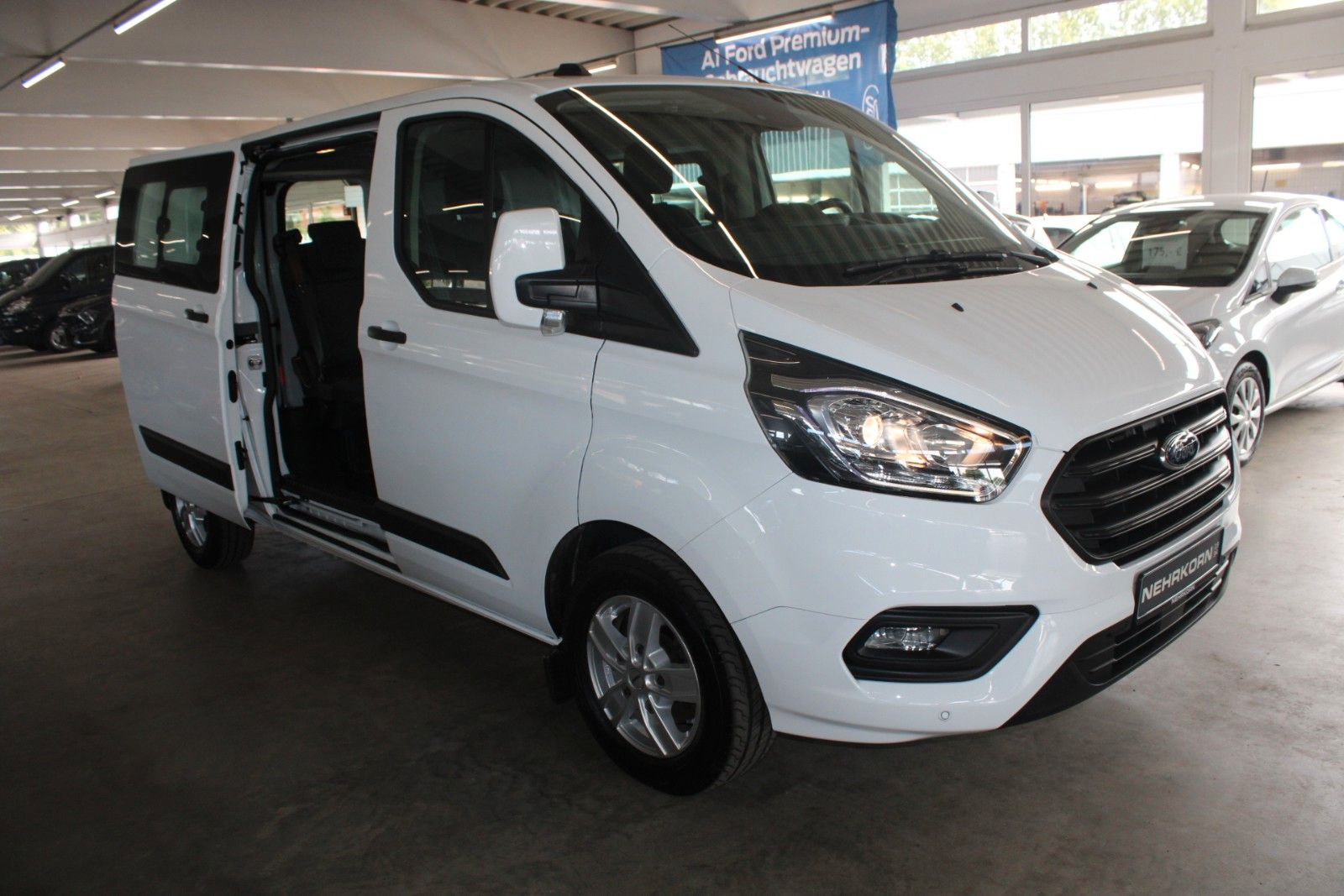 Fahrzeugabbildung Ford Transit Tourneo Custom TREND L2 MHEV 5-Sitze AHK