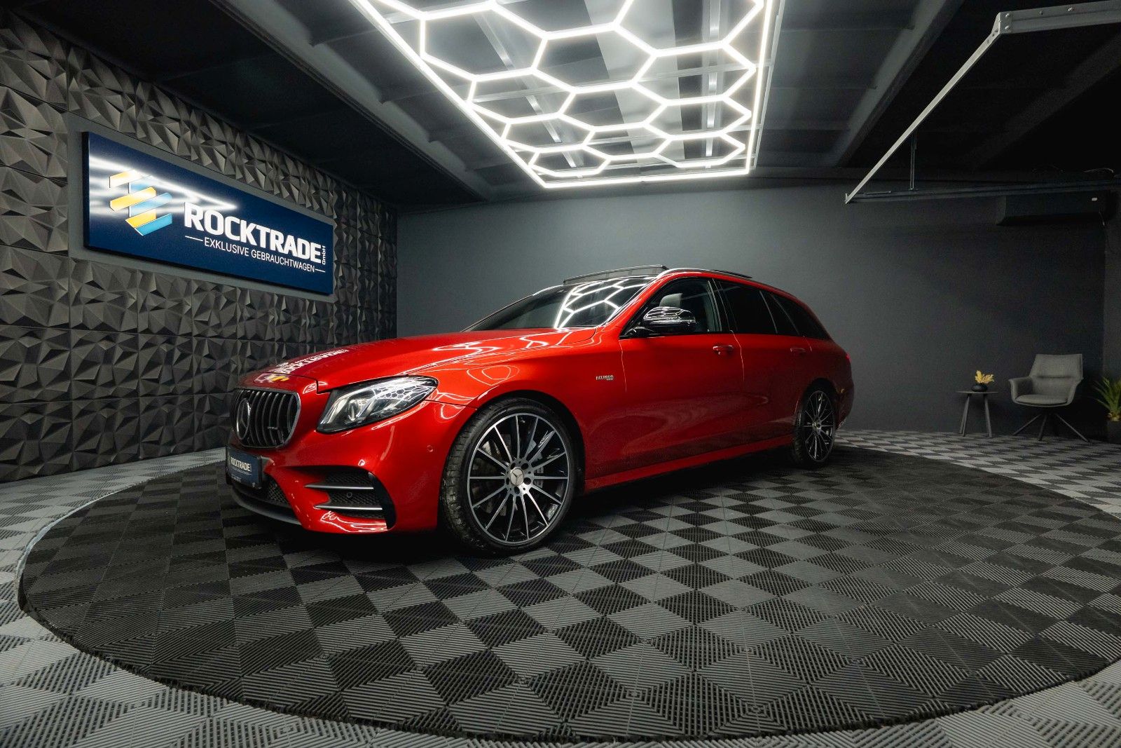Fahrzeugabbildung Mercedes-Benz E 43 AMG 4Matic Night-Paket *Airmatic*ACC*Pano*