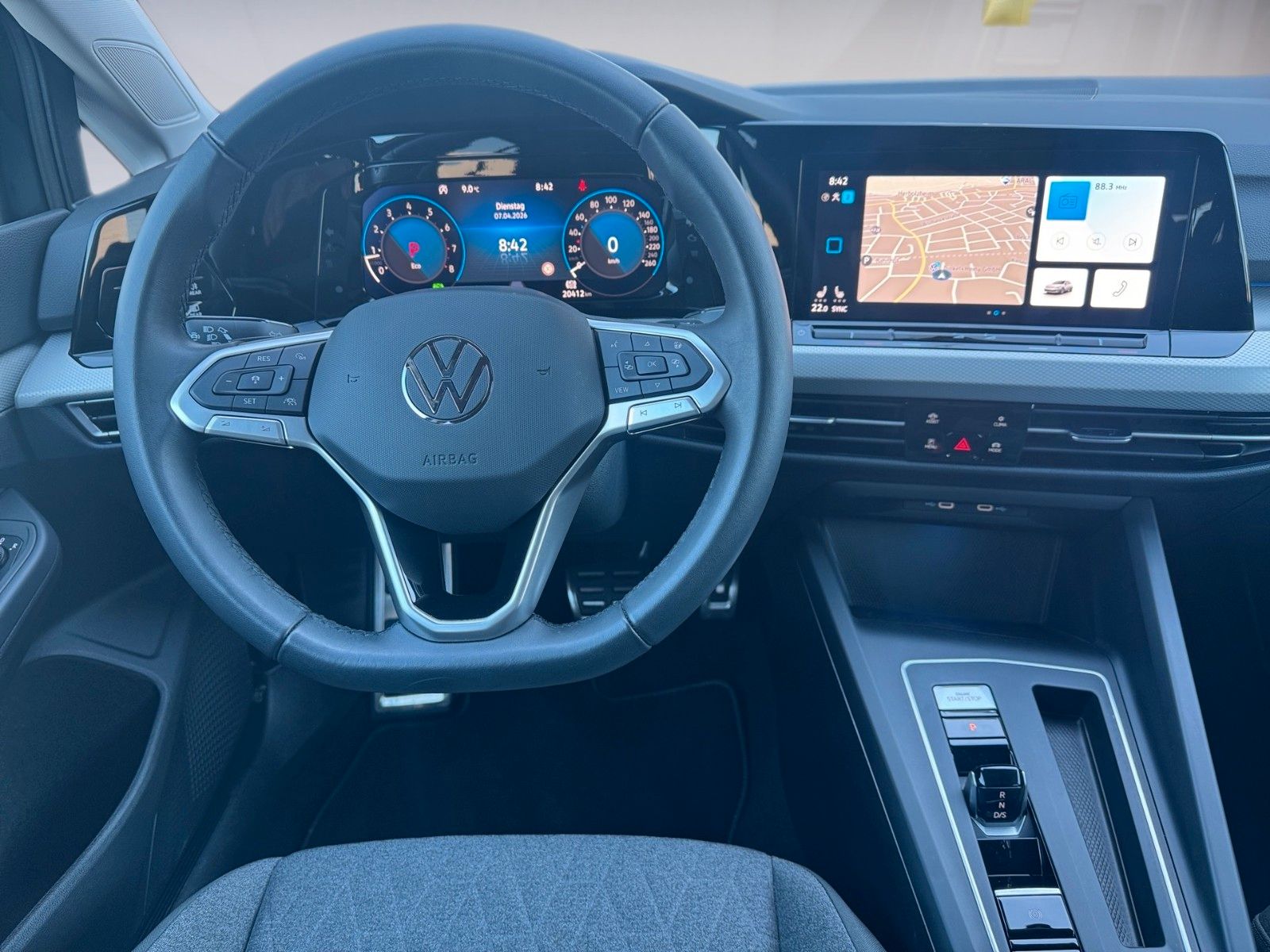 Fahrzeugabbildung Volkswagen Golf VIII Lim. Move 1.5 eTSI