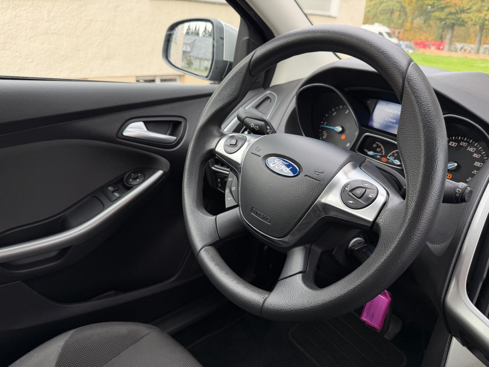 Ford Focus 2014 — photo 11