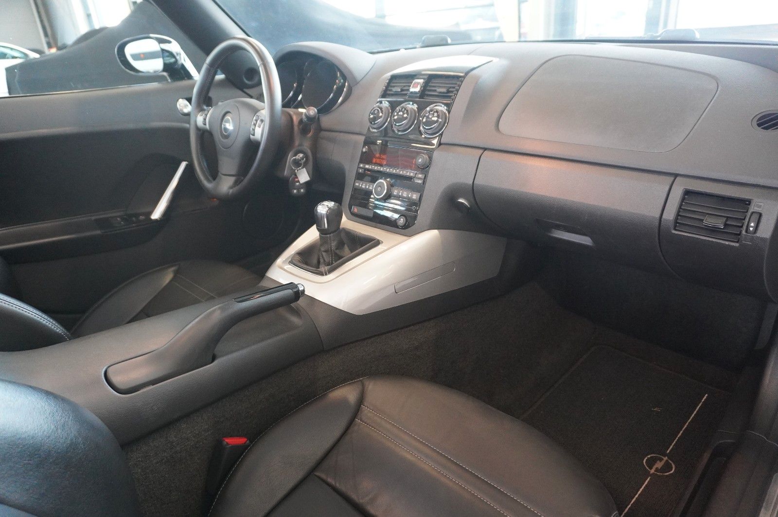 Fahrzeugabbildung Opel GT 2.0T ROADSTER SPORT LEDER/TEMP./KLIMA/1.Hand