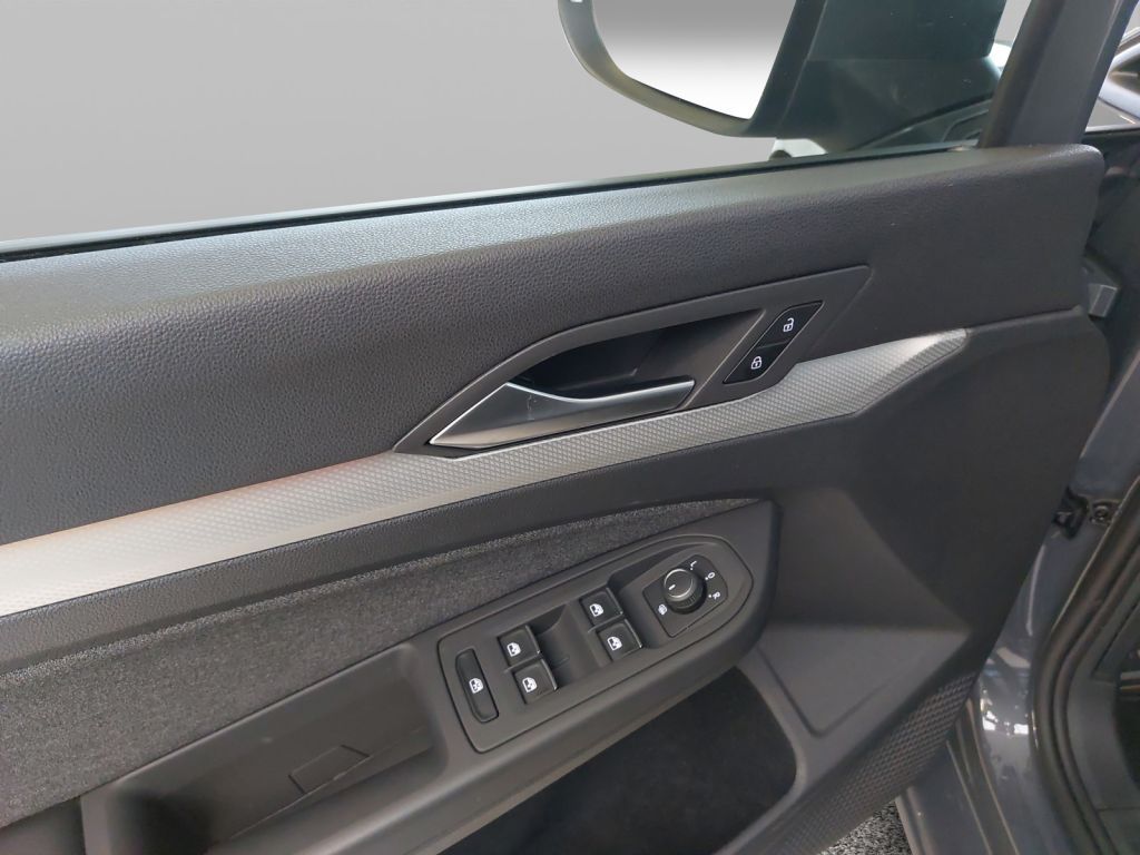 Fahrzeugabbildung Volkswagen Golf 1.5 TSI Life Panorama ACC Navi Schlüssellos