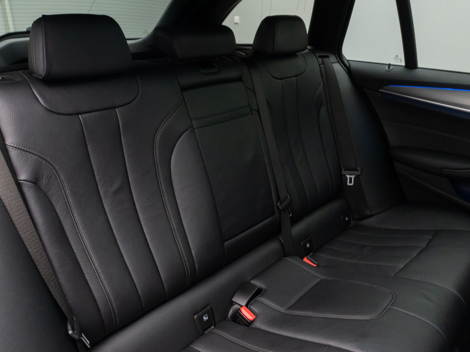 Fahrzeugabbildung BMW 520d M Sport Panorama 360° HUD HiFi AHK Komfort