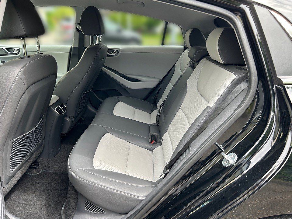 Fahrzeugabbildung Hyundai IONIQ FL PLUG-IN PREMIUM LEDER+LED+NAV+CARPLAY++