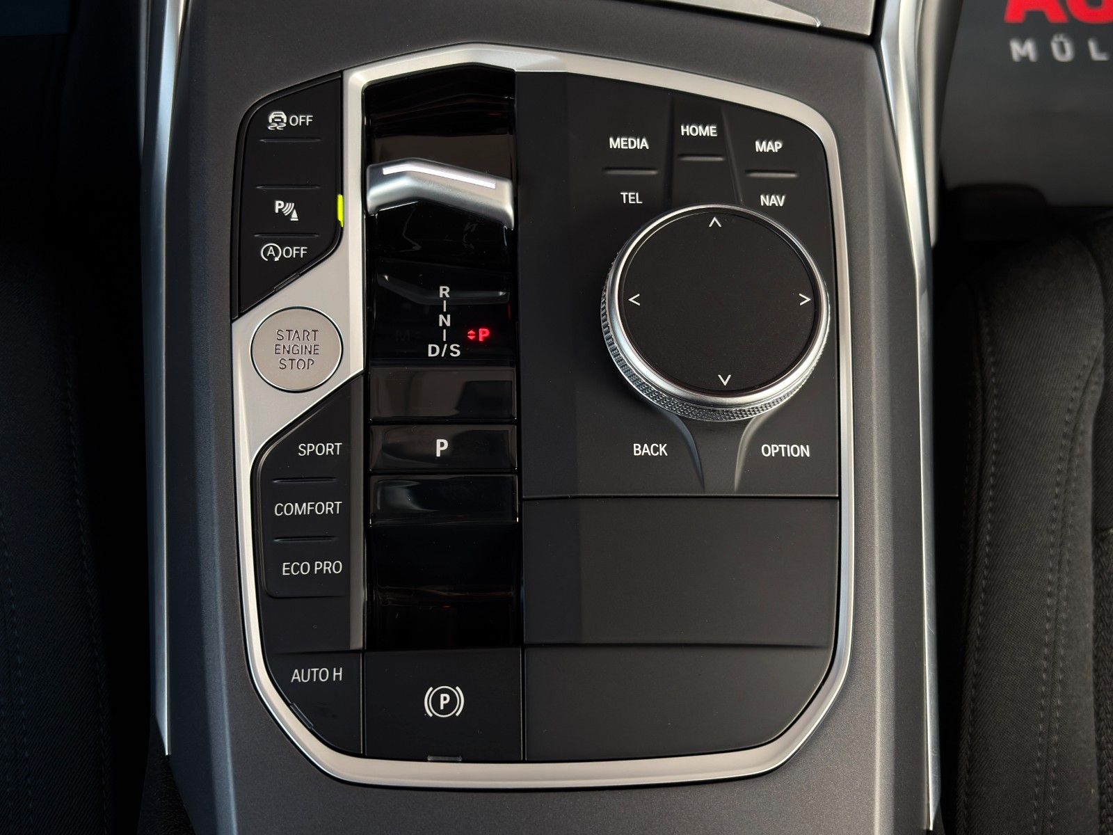 Fahrzeugabbildung BMW 318i Limo Cockpit+ Alarm Ambiente 3-ZKlima CAM