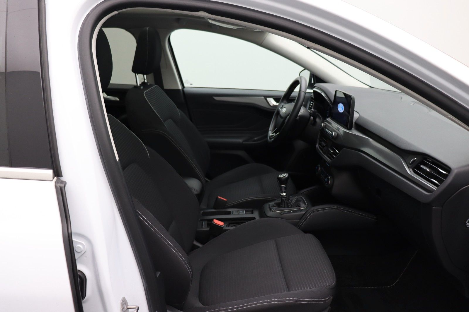 Fahrzeugabbildung Ford Focus Turnier 1.0 Titanium