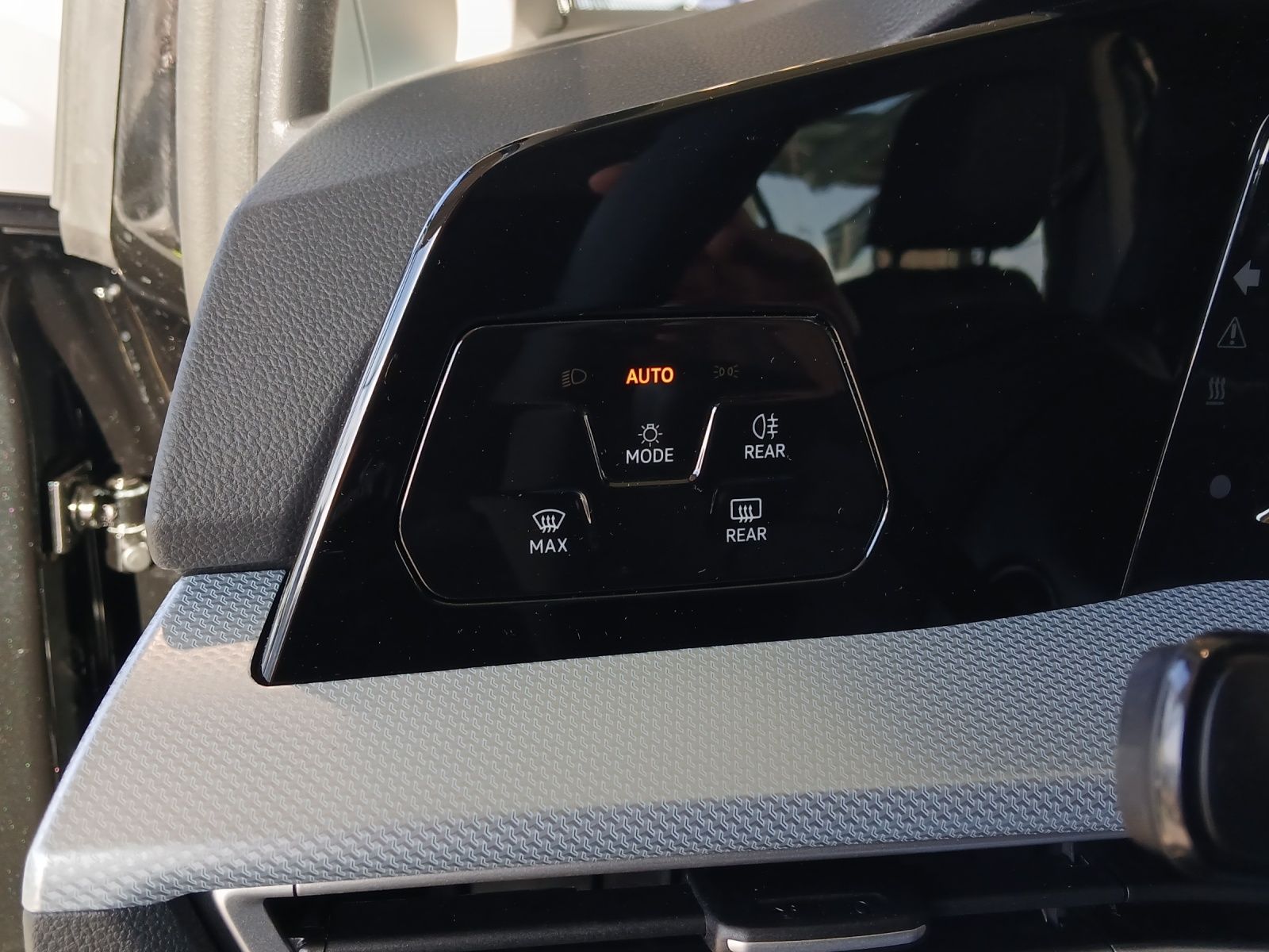Fahrzeugabbildung Volkswagen Golf VIII Variant TDI Energy LED ACC RFK AHK