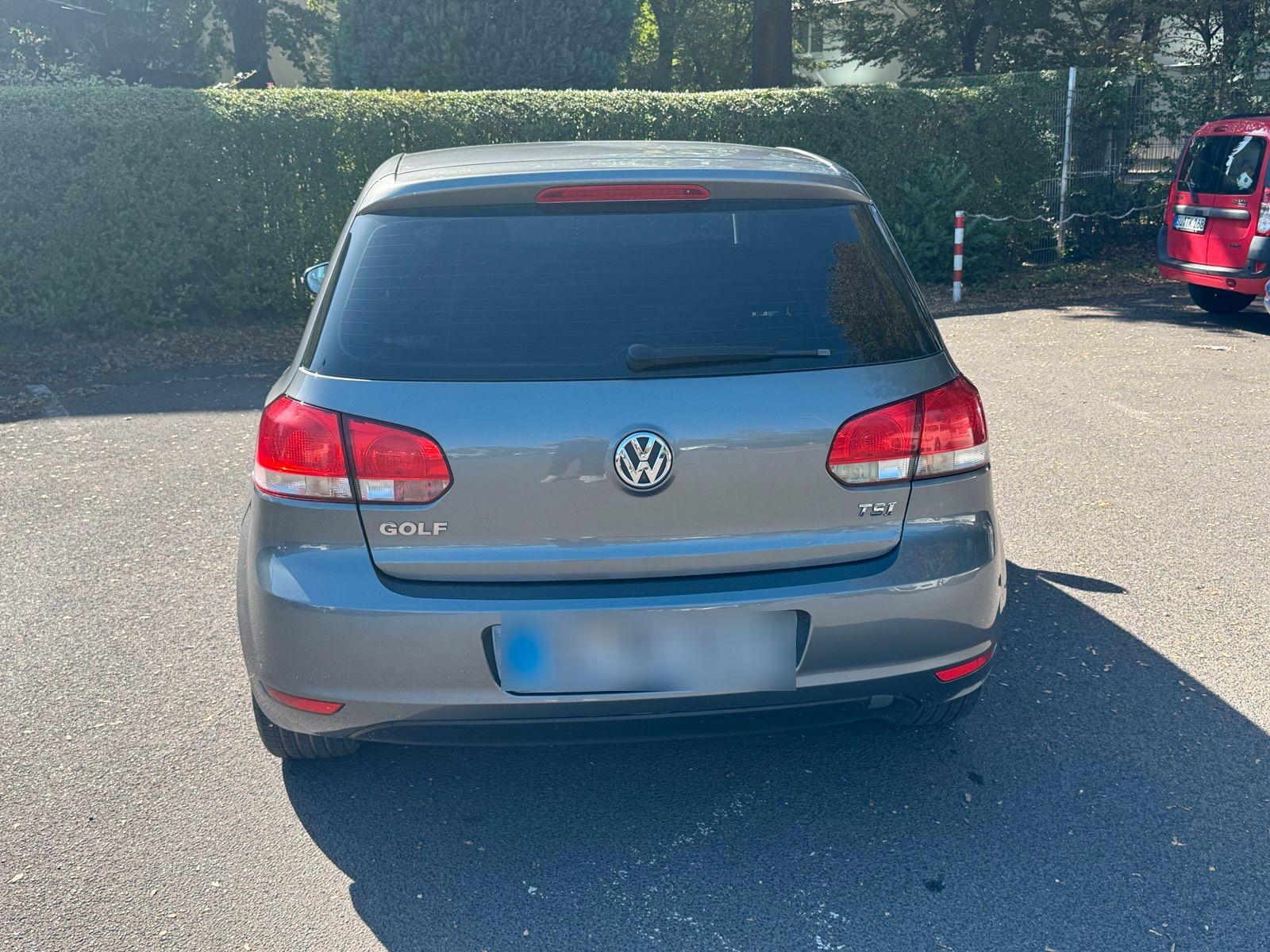 Volkswagen Golf 2011 — rear view