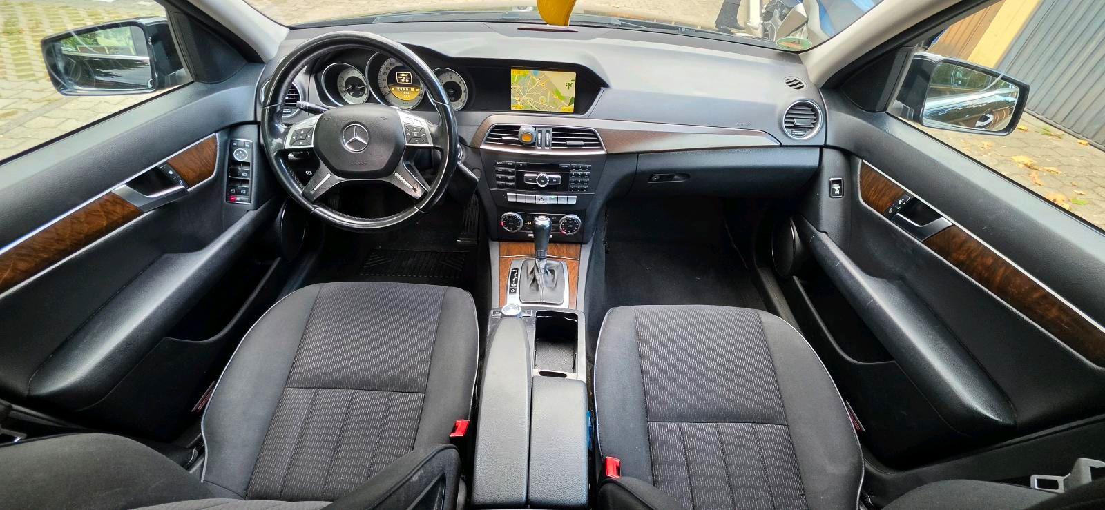 Mercedes-Benz C200 2011 — photo 10