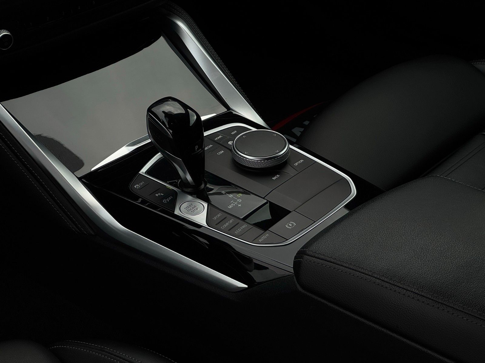 Fahrzeugabbildung BMW 420i G22 Coupé M Sport Leder Memory Kamera ACC