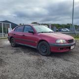 Toyota Avensis 1.6 Benzin manual - Toyota Avensis Gebrauchtwagen in Bremen