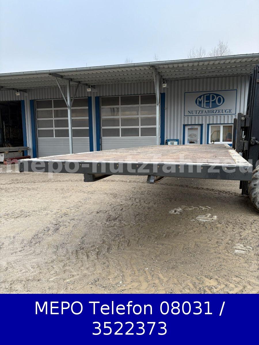 Krone 7,82m Baustoff Plattform Zurringe Kranbar