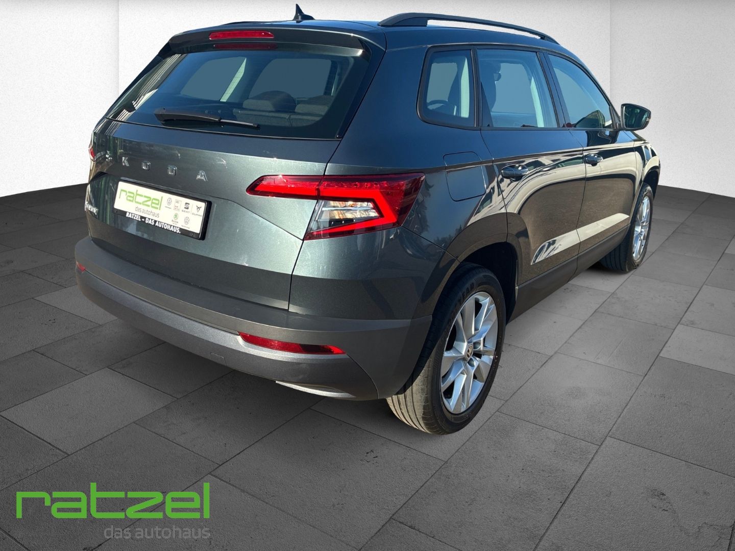 Fahrzeugabbildung SKODA Karoq Ambition 1.5 TSI DSG DAB SHZ Spurwechselas