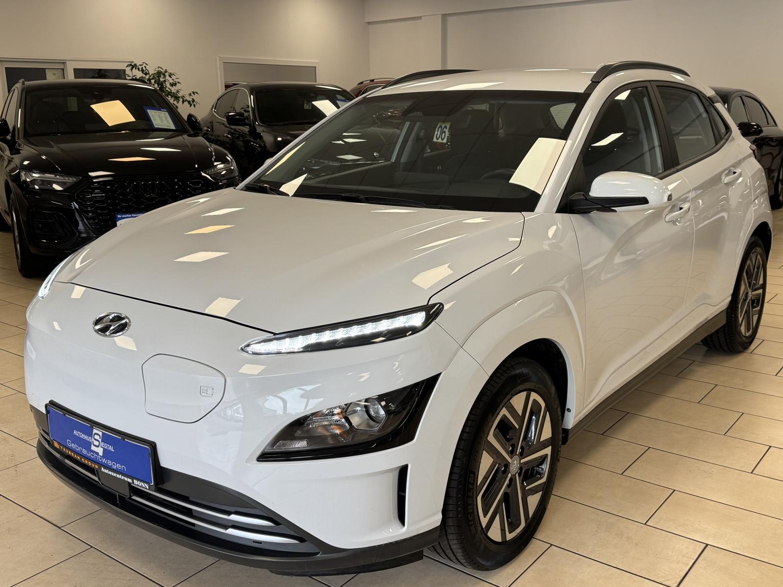 Hyundai KONA Kona Select 2WD CarPlay*W-Paket*1H*ACC*R-Cam*PDC