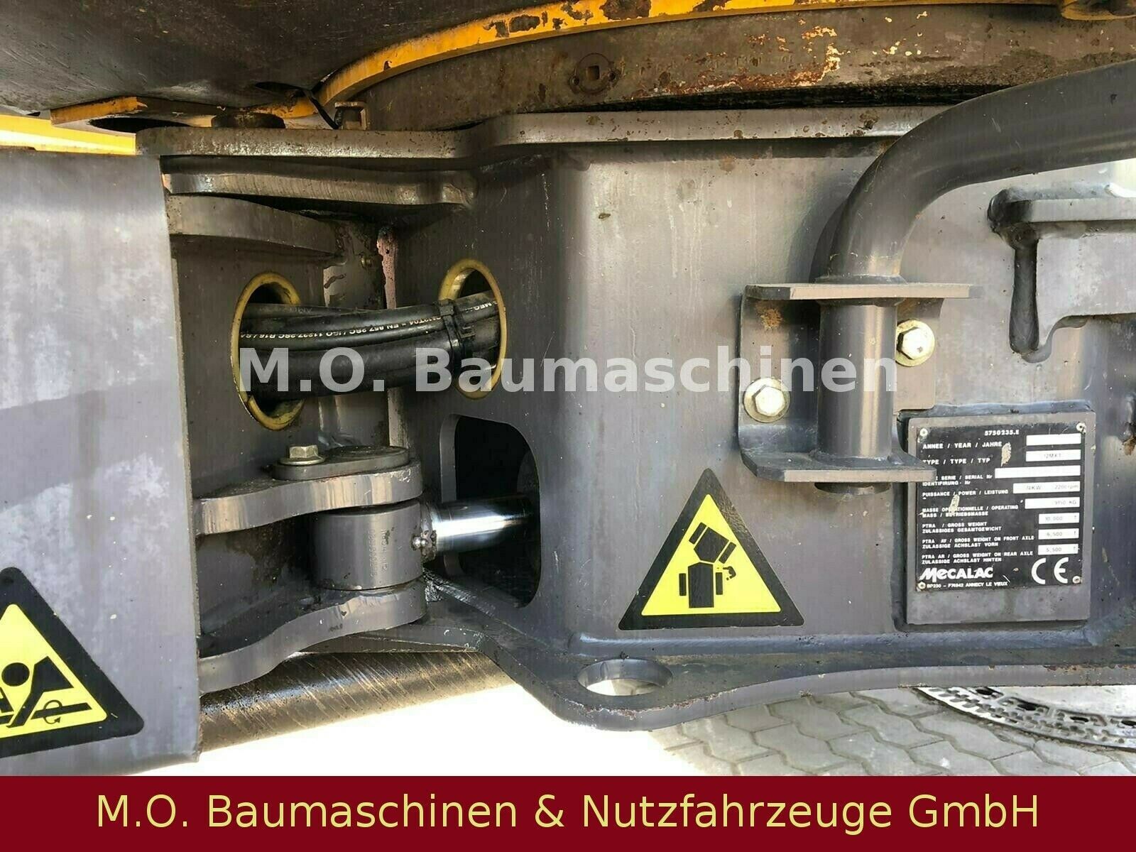 Fahrzeugabbildung MECALAC 12 MXT  / Schaufel / Gabel / 3x Tieflöffel
