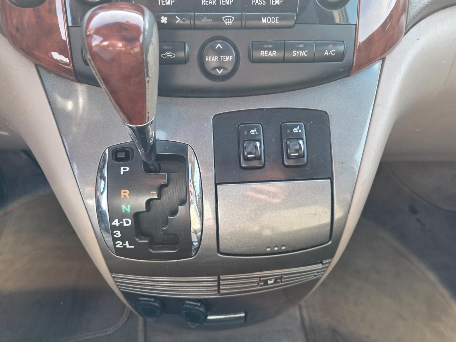 Toyota Sienna 2004 — photo 12
