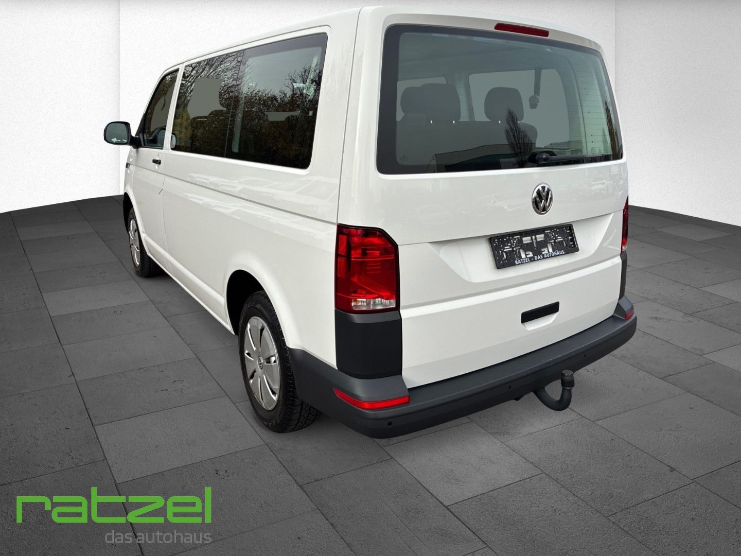 Fahrzeugabbildung Volkswagen T6.1 Kombi 2.0 TDI 9 Sitzer AHK Navi