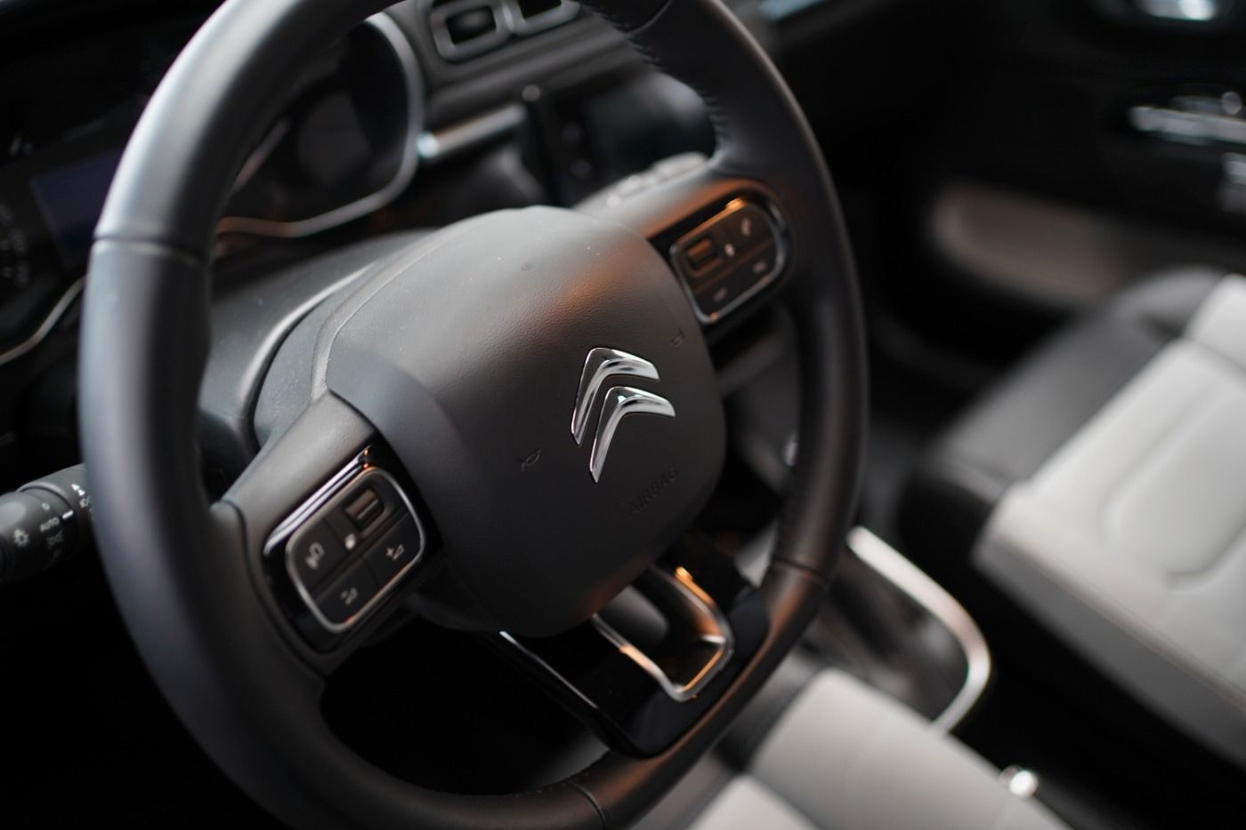 Fahrzeugabbildung Citroën C3 PureTech 110 EAT6 Elle Automatik Sitzheizung