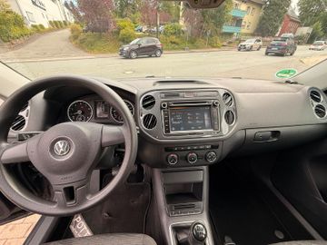 Volkswagen Tiguan - 12
