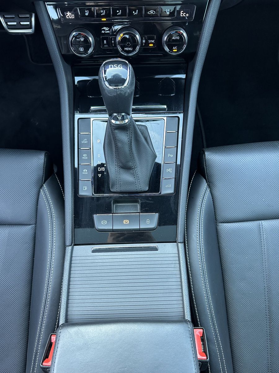 Fahrzeugabbildung SKODA Superb Combi 1.4 TSI L&K iV NAV+LED+AHK+360°+ACC